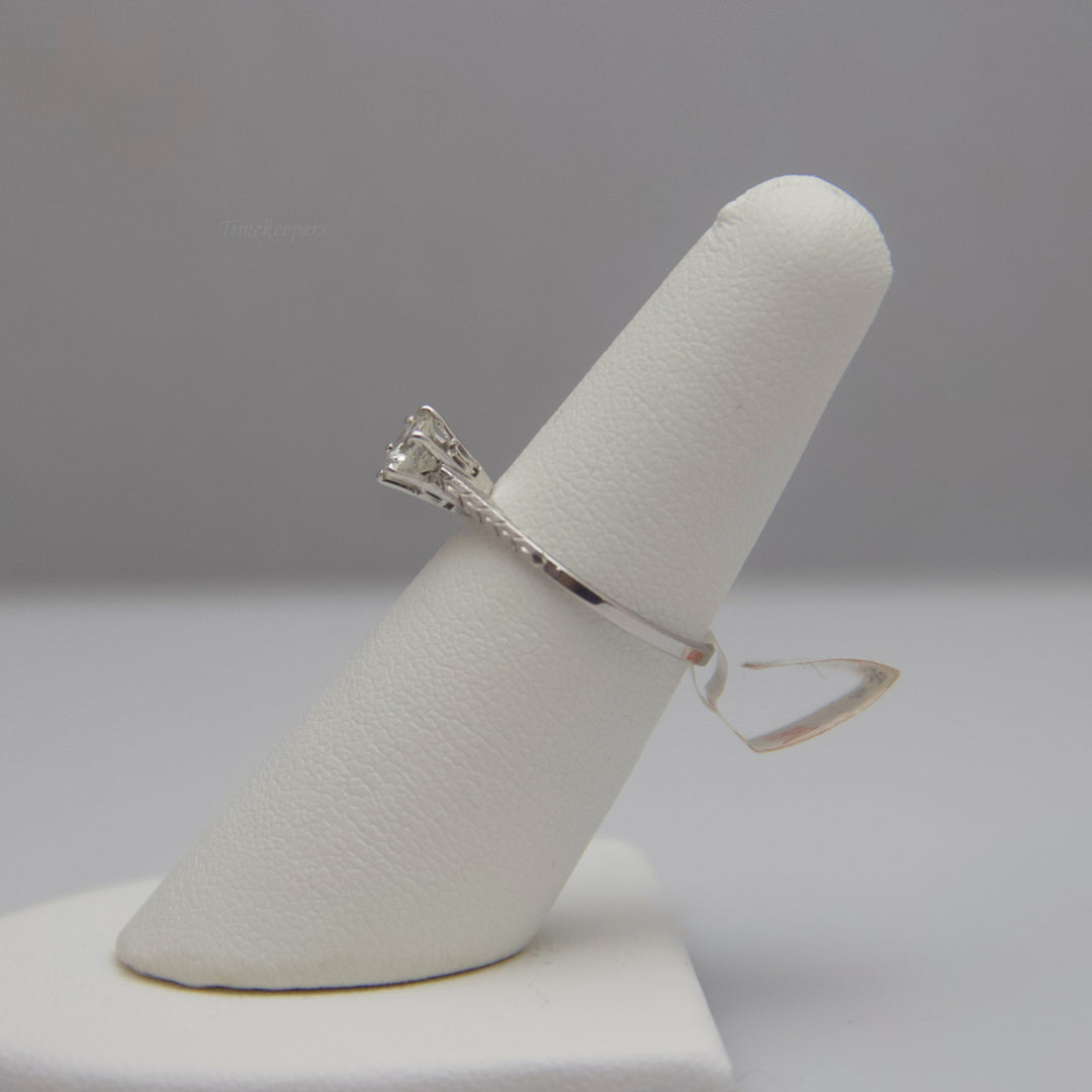 d651 Dazzling 18k White Gold Diamond Engagement Ring