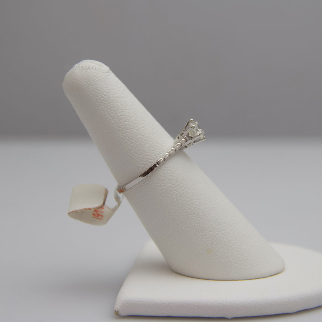 d651 Dazzling 18k White Gold Diamond Engagement Ring