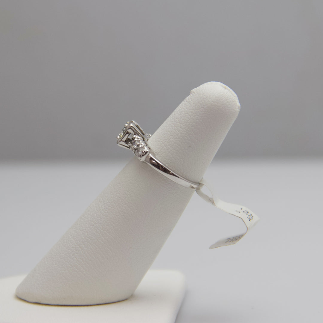 d681 Gorgeous 14k White Gold Diamond Engagement Ring