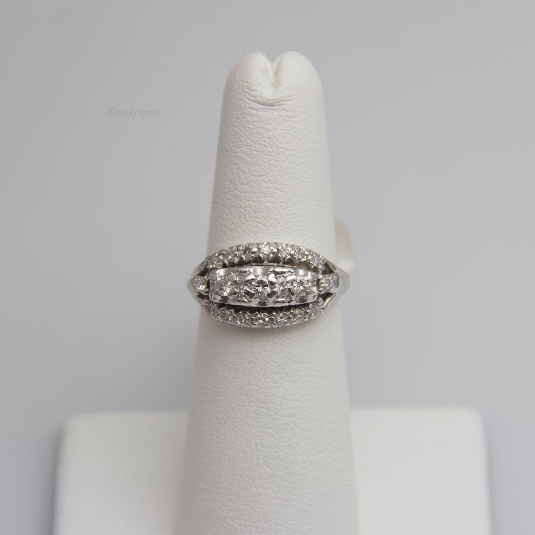 d686 Dazzling 14k White Gold Diamond Ring