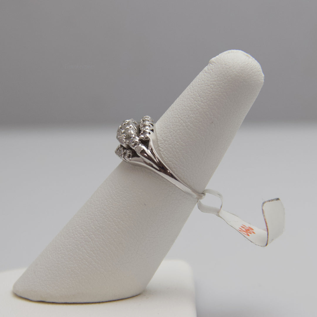 d686 Dazzling 14k White Gold Diamond Ring