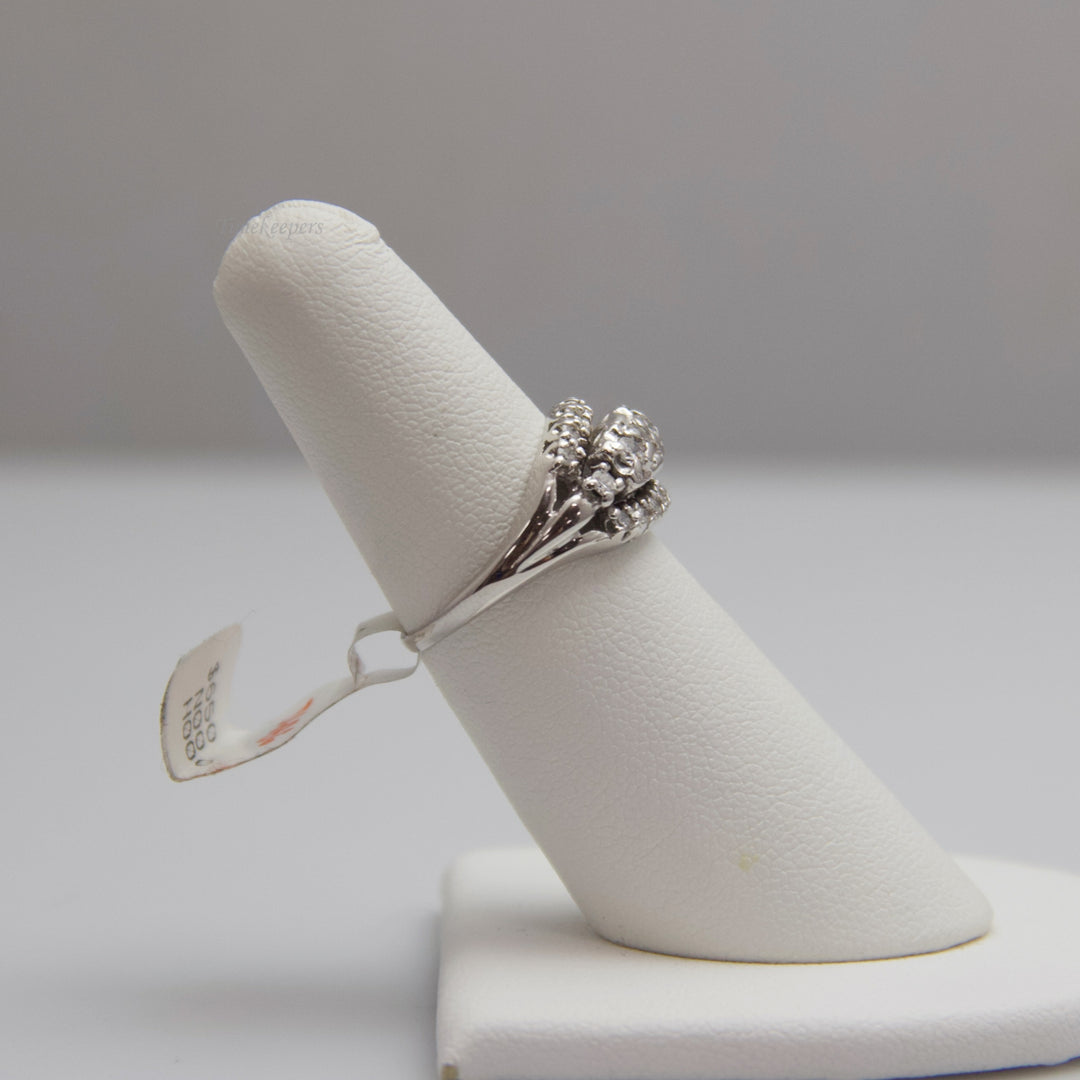 d686 Dazzling 14k White Gold Diamond Ring