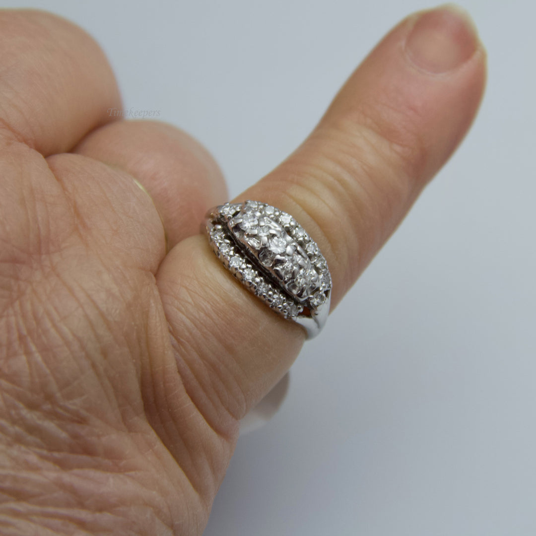 d686 Dazzling 14k White Gold Diamond Ring