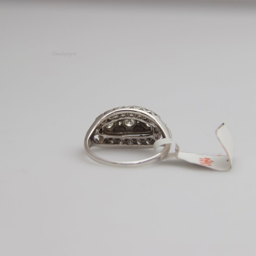 d686 Dazzling 14k White Gold Diamond Ring