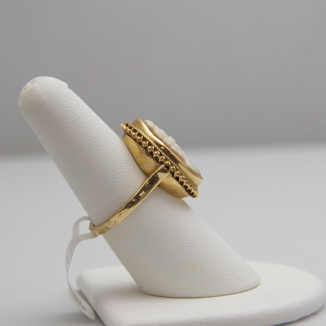 d696 Gorgeous 14k Yellow Gold Cameo Ring