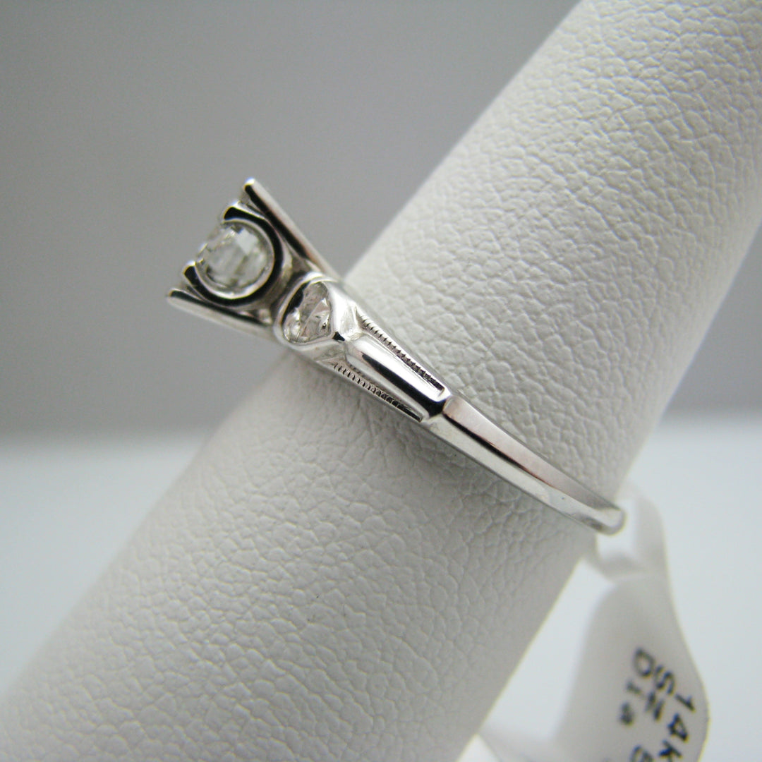 d792 Dazzling 14k White Gold Diamond Engagement Ring