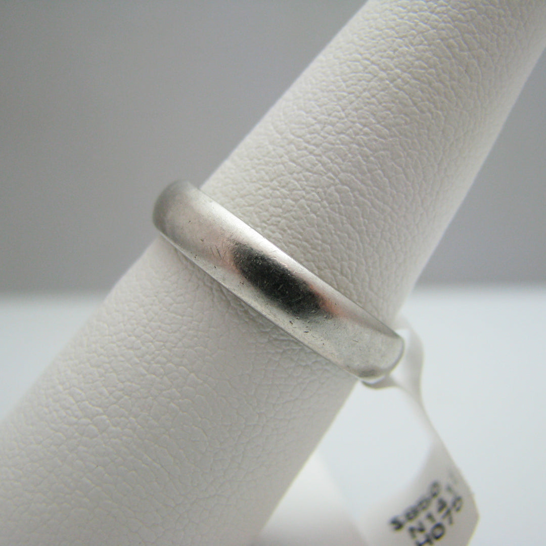 d799 Simple Platinum Wedding Band