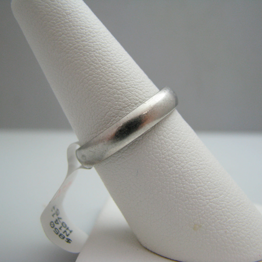 d799 Simple Platinum Wedding Band