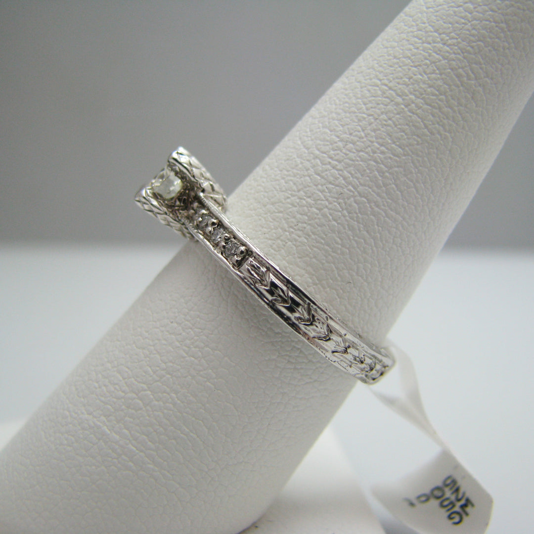 d807 14k White Gold Diamond Engagement Ring