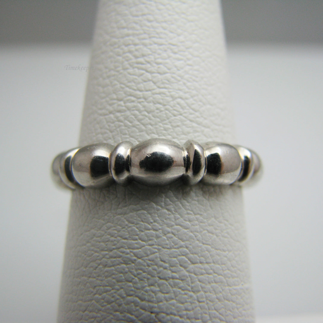 d811 Unique Platinum Ladies Wedding Band