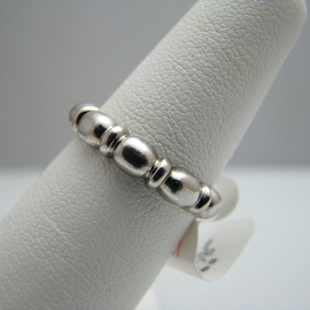 d811 Unique Platinum Ladies Wedding Band