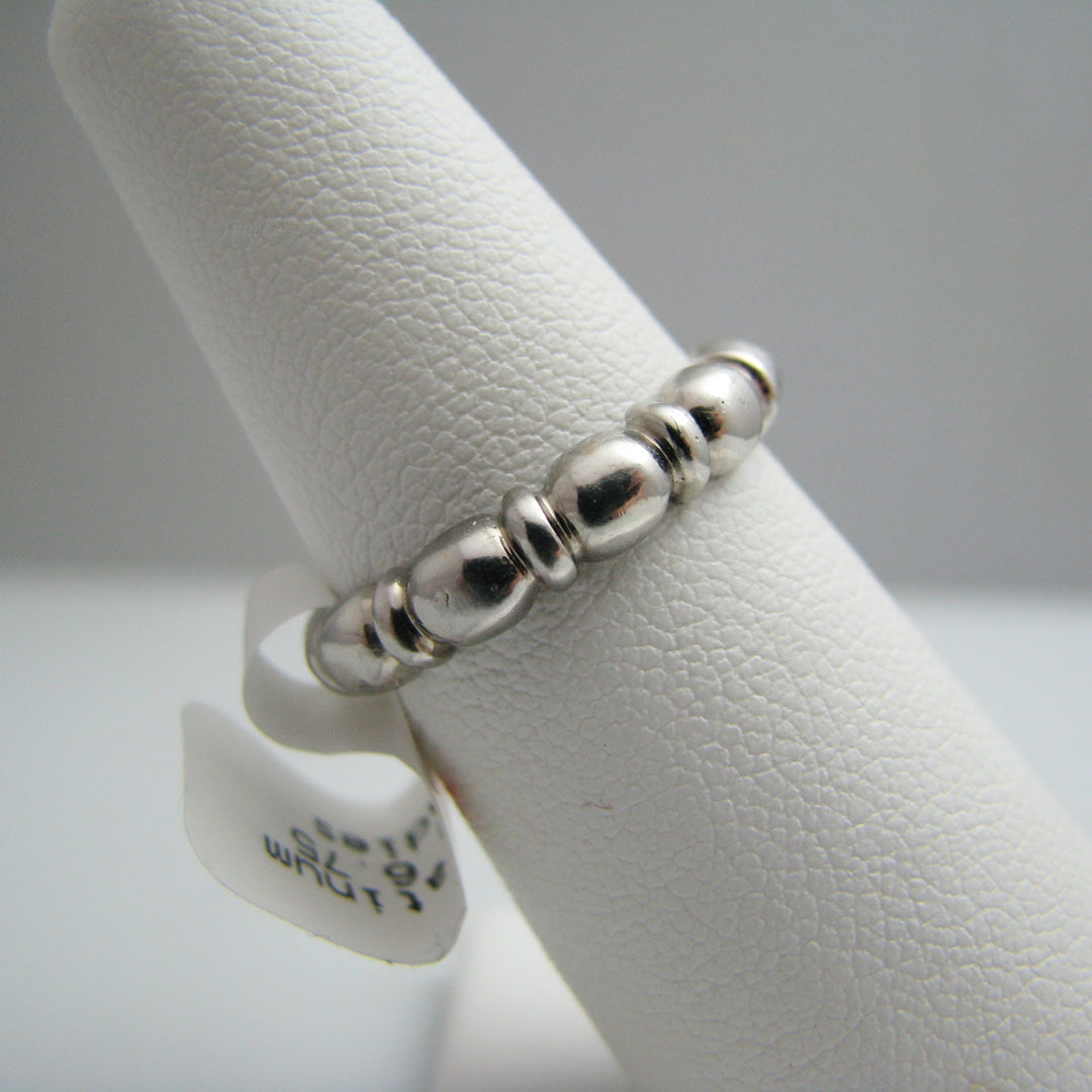 d811 Unique Platinum Ladies Wedding Band