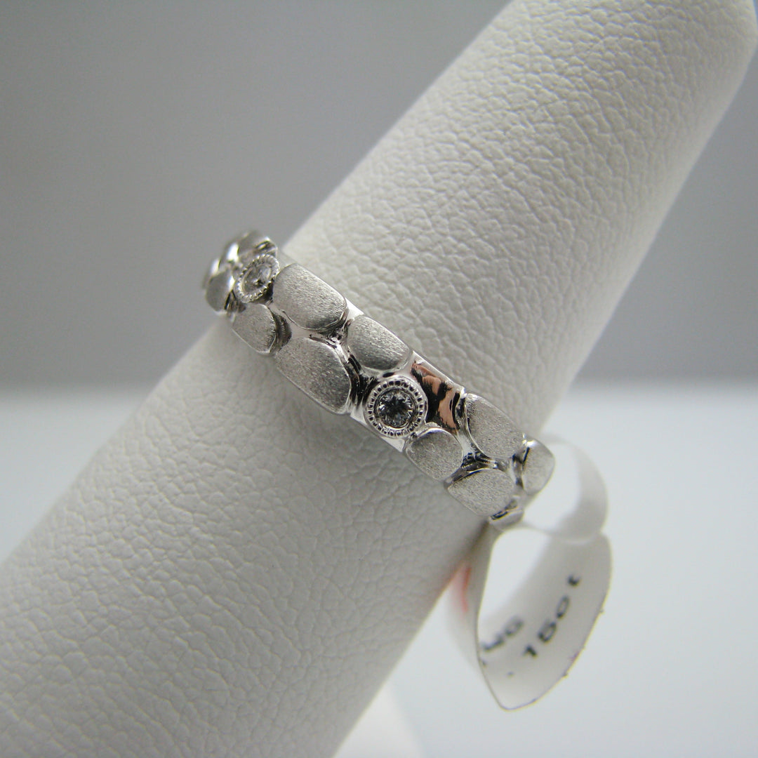 d814 Gorgeous 14k White Gold Diamond Wedding Band