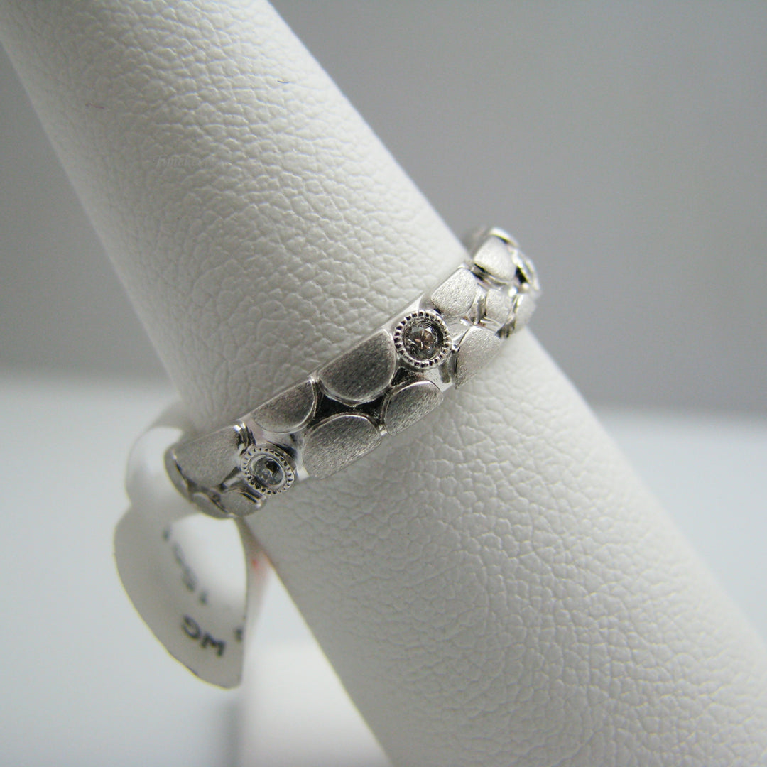 d814 Gorgeous 14k White Gold Diamond Wedding Band