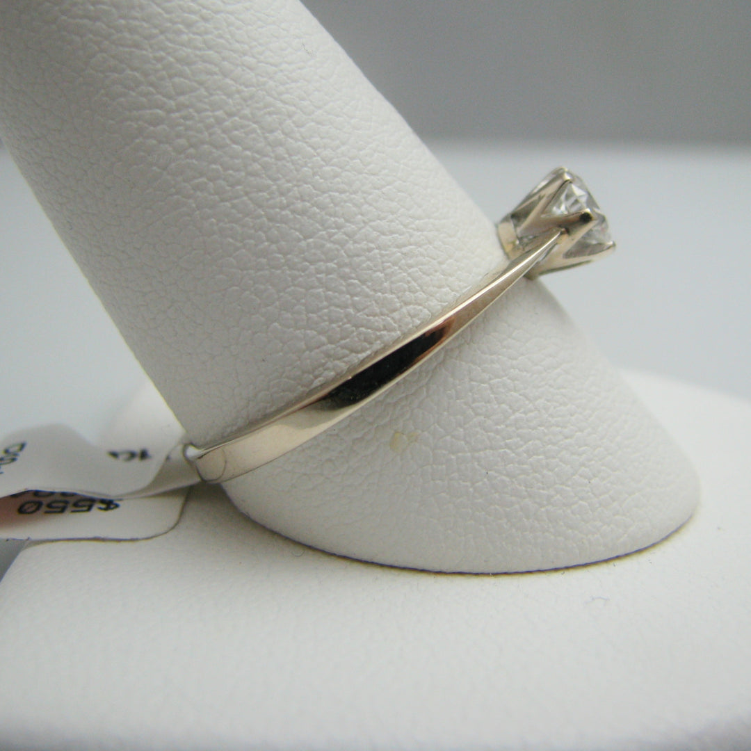 d829 Glorious 14k White Gold Diamond Engagement Ring