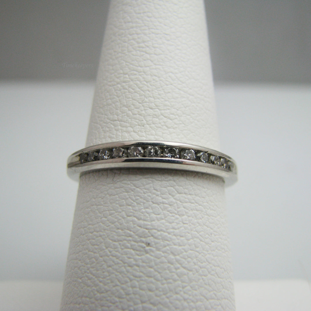 d831 Elegant Platinum Diamond Wedding Band