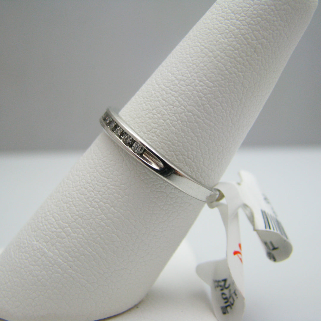 d831 Elegant Platinum Diamond Wedding Band