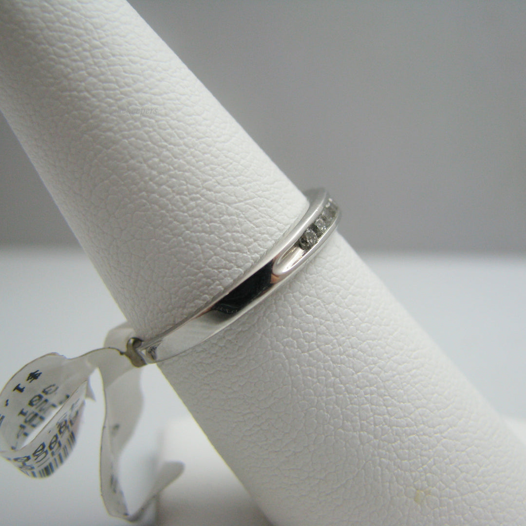 d831 Elegant Platinum Diamond Wedding Band