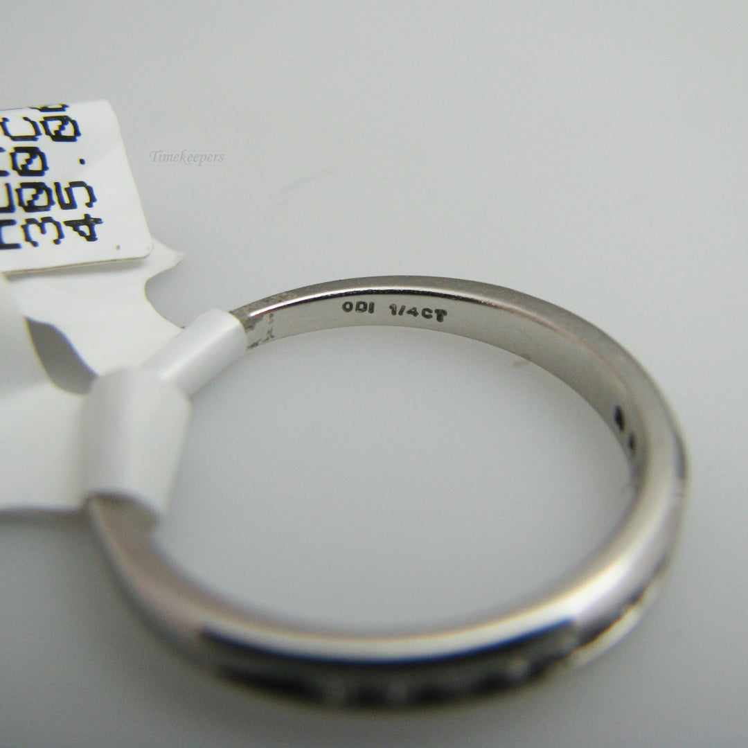 d831 Elegant Platinum Diamond Wedding Band