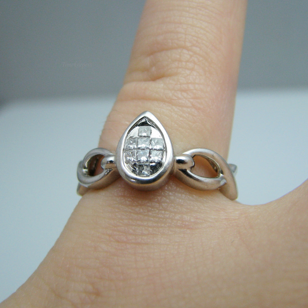 d833 Unique 14k White Gold Diamond Ring