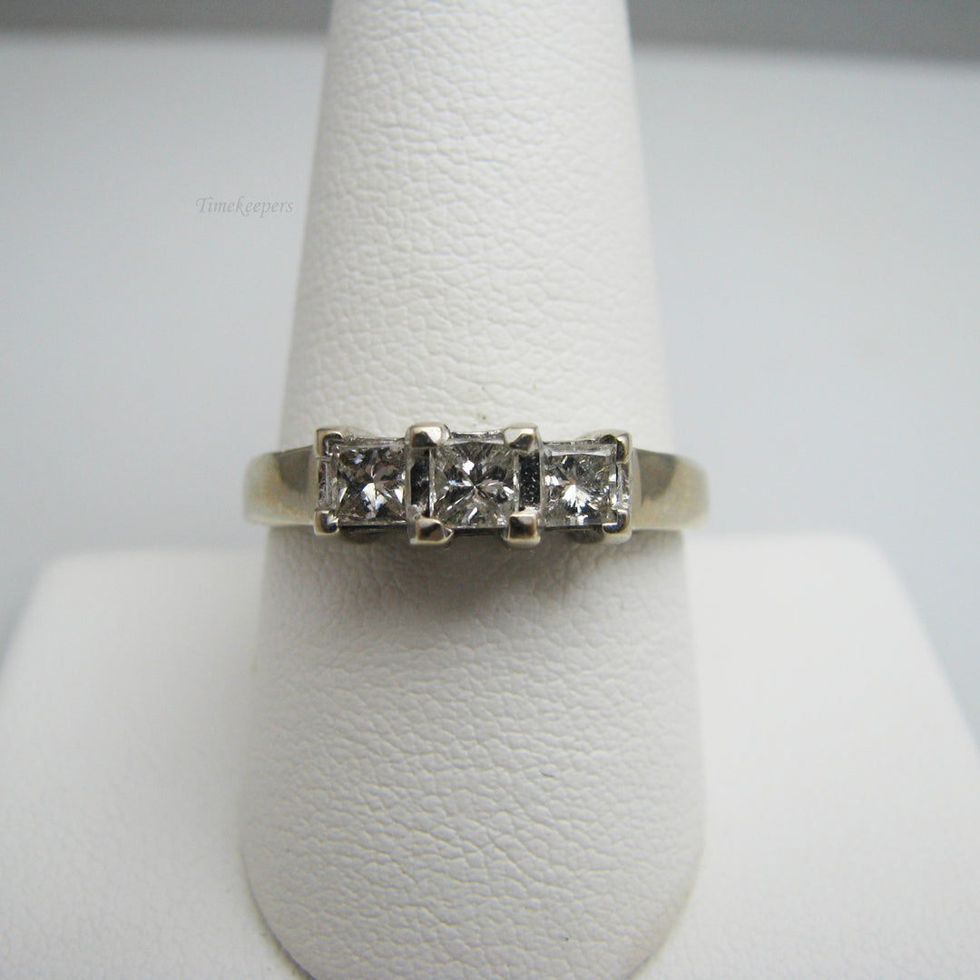 d835 Beautiful 14k White Gold Diamond Ring