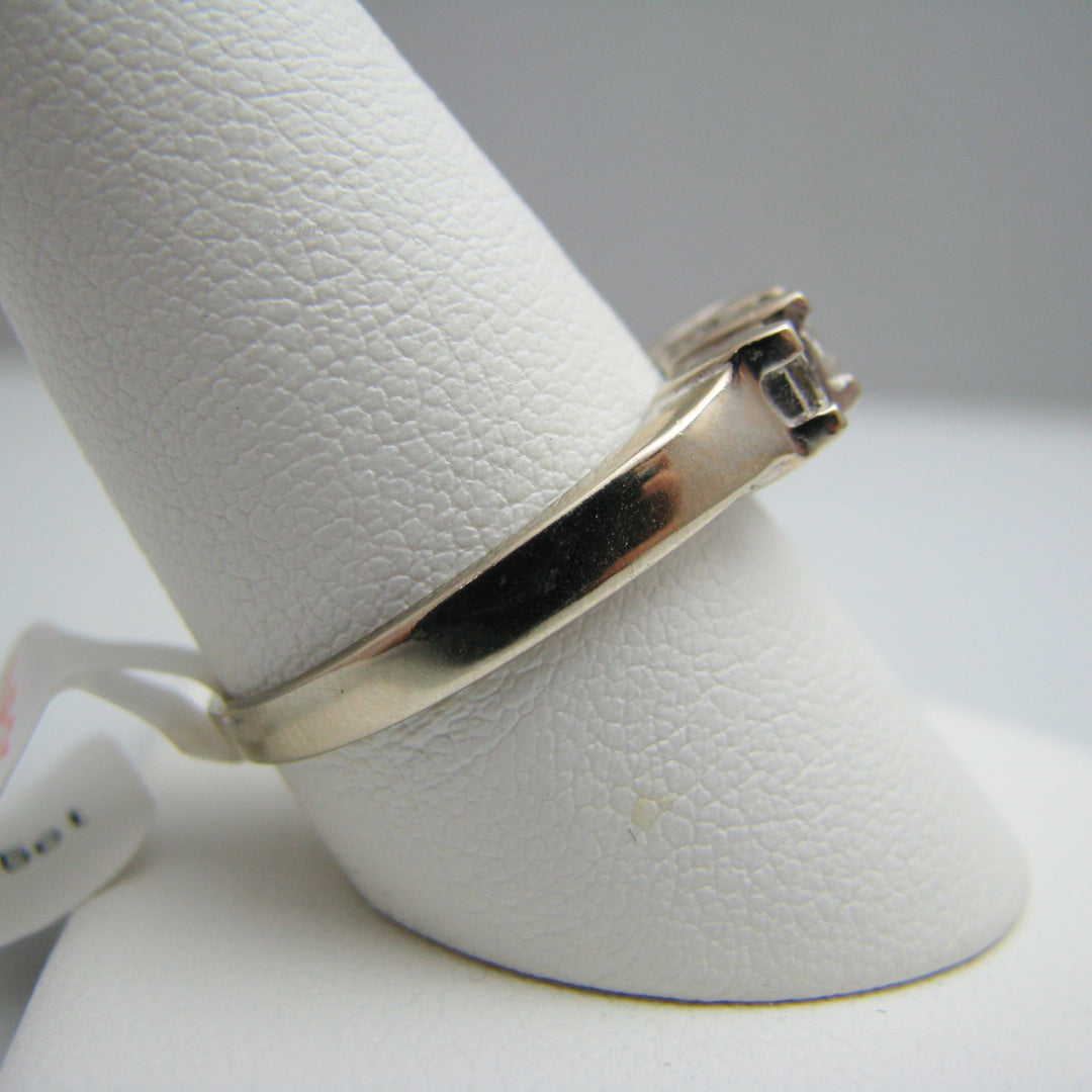 d835 Beautiful 14k White Gold Diamond Ring