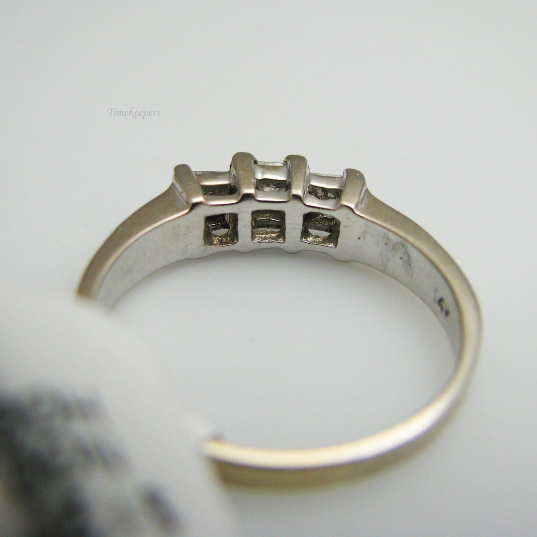 d835 Beautiful 14k White Gold Diamond Ring