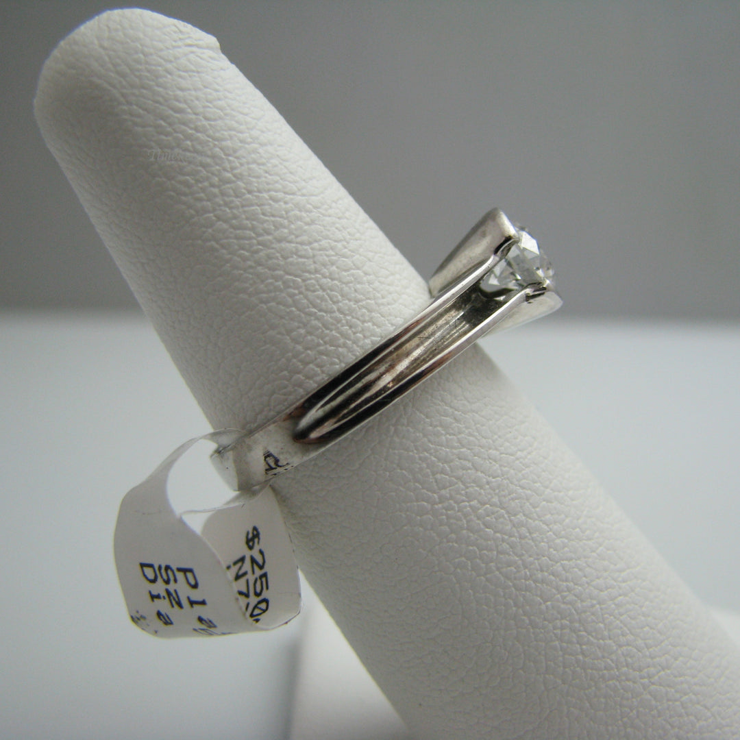 d848 Gorgeous Platinum Diamond Engagement Ring