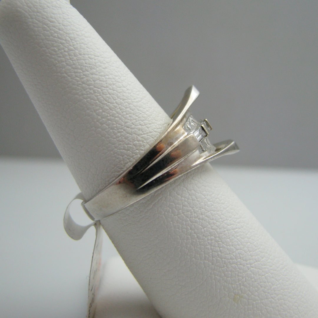 d852 Exquisite 14k White Gold Diamond Ring