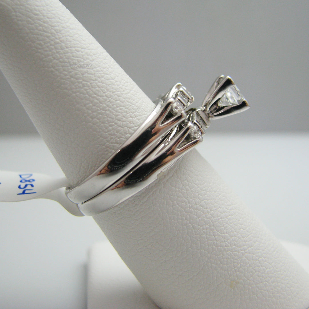 d854 Lovely 18kt White Gold Diamond Wedding Ring Set