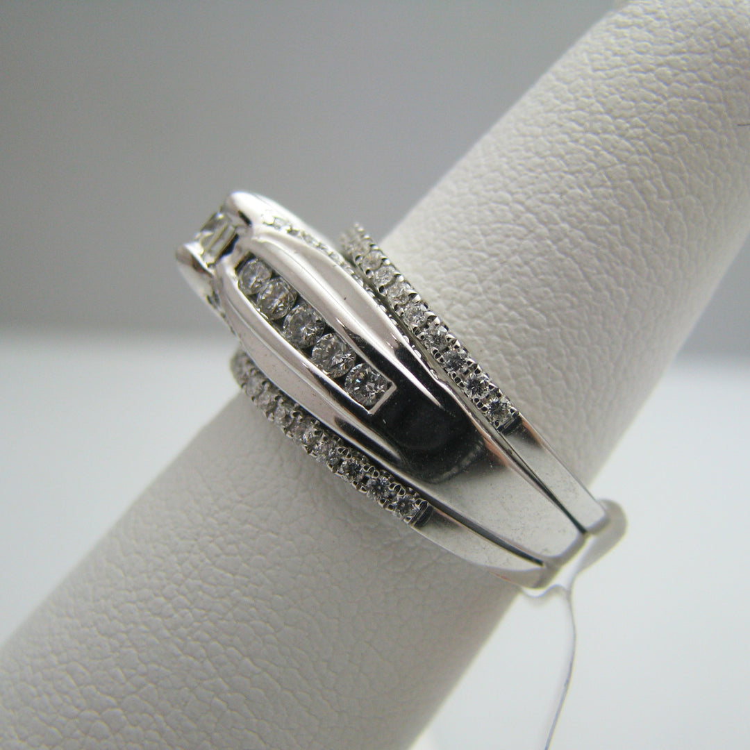 d869 Stunning 14k White Gold Diamond Engagement Ring