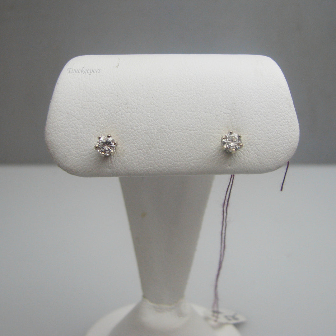 d917 14k White Gold Diamond Stud Earrings