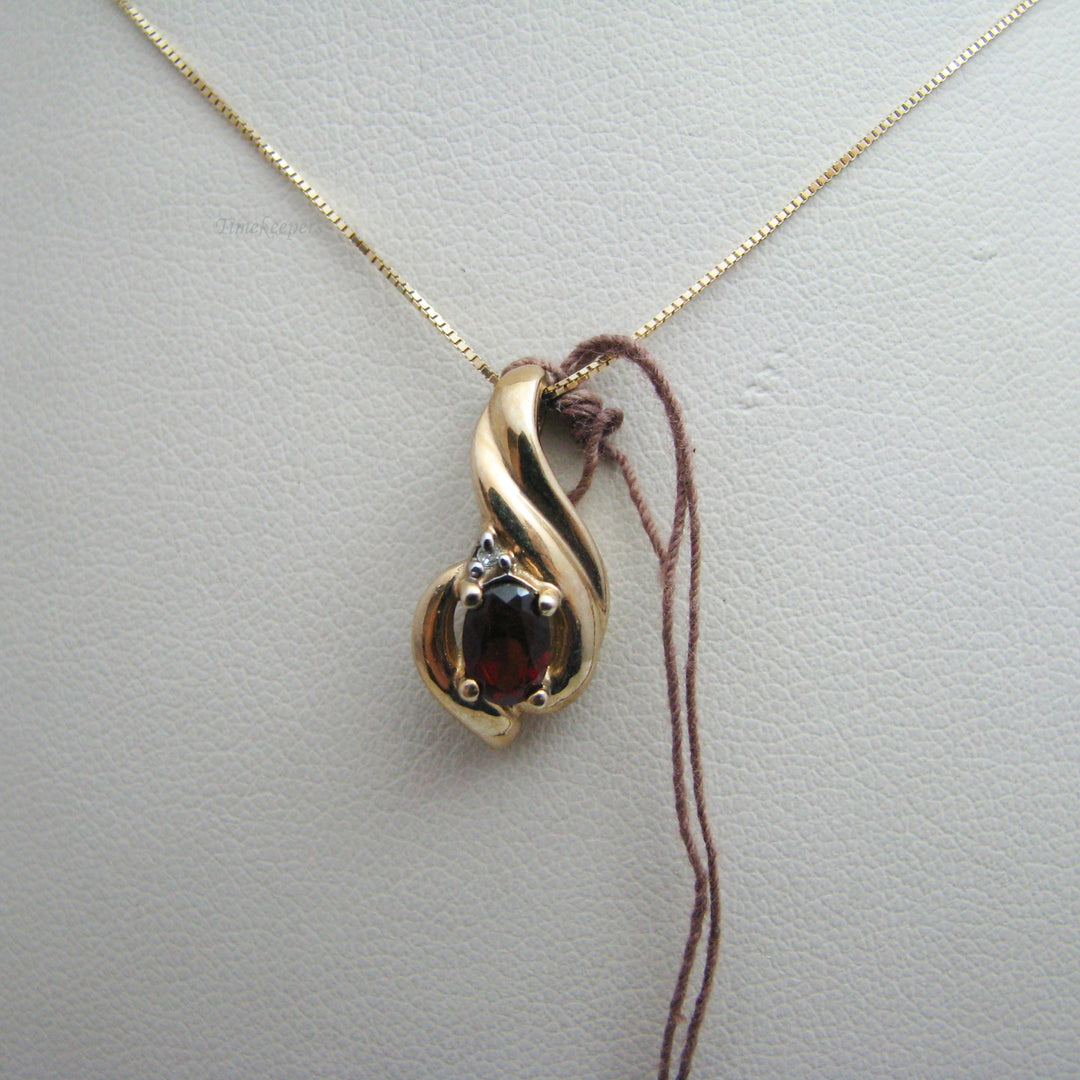 d953 Elegant 14k Yellow Gold Red Stone Pendant