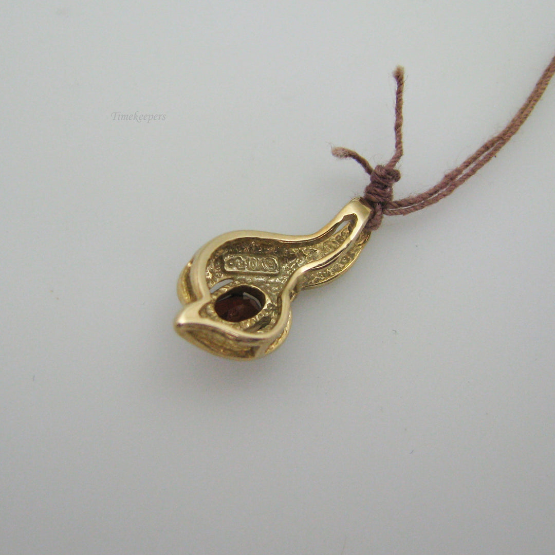d953 Elegant 14k Yellow Gold Red Stone Pendant