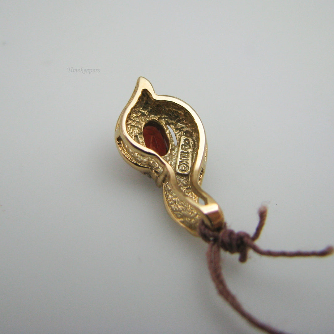 d953 Elegant 14k Yellow Gold Red Stone Pendant