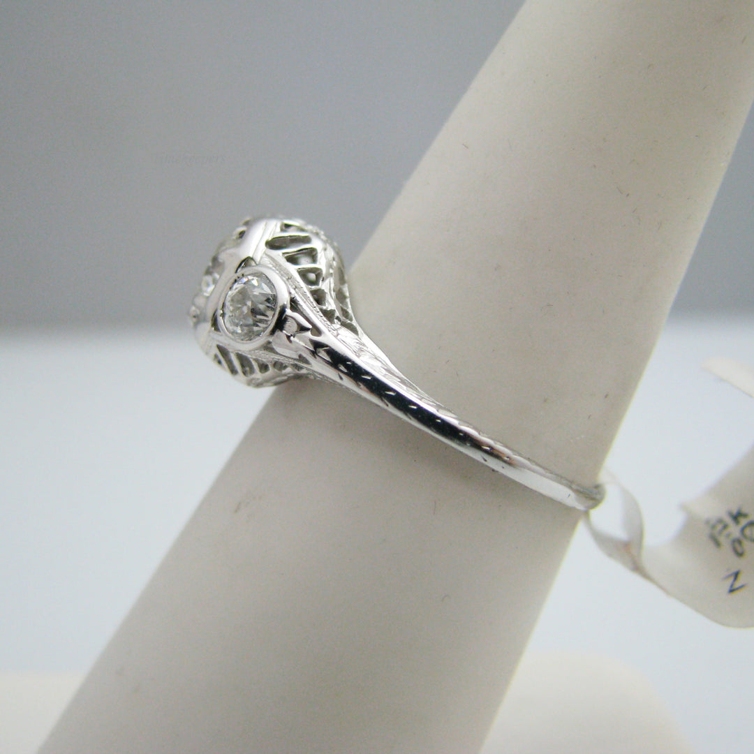 d983 Superb 18k White Gold Diamond Engagement Ring