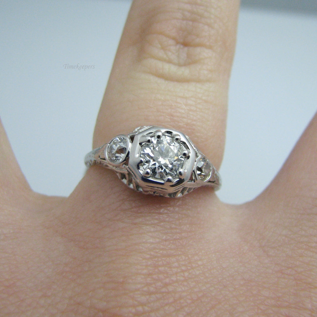 d983 Superb 18k White Gold Diamond Engagement Ring