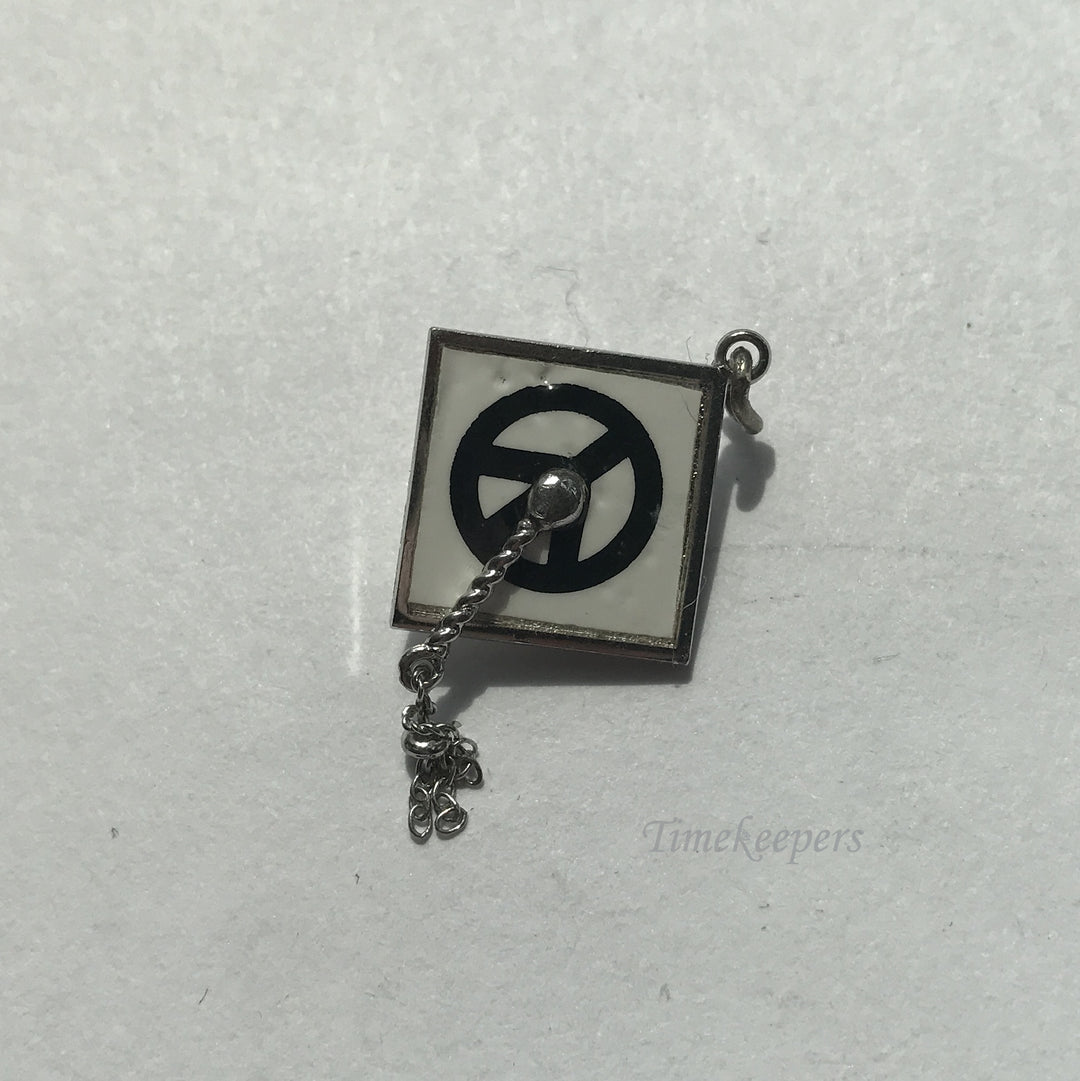 e018 Vintage Sterling Silver Square Academic Cap Hat Graduation Charm Pendant
