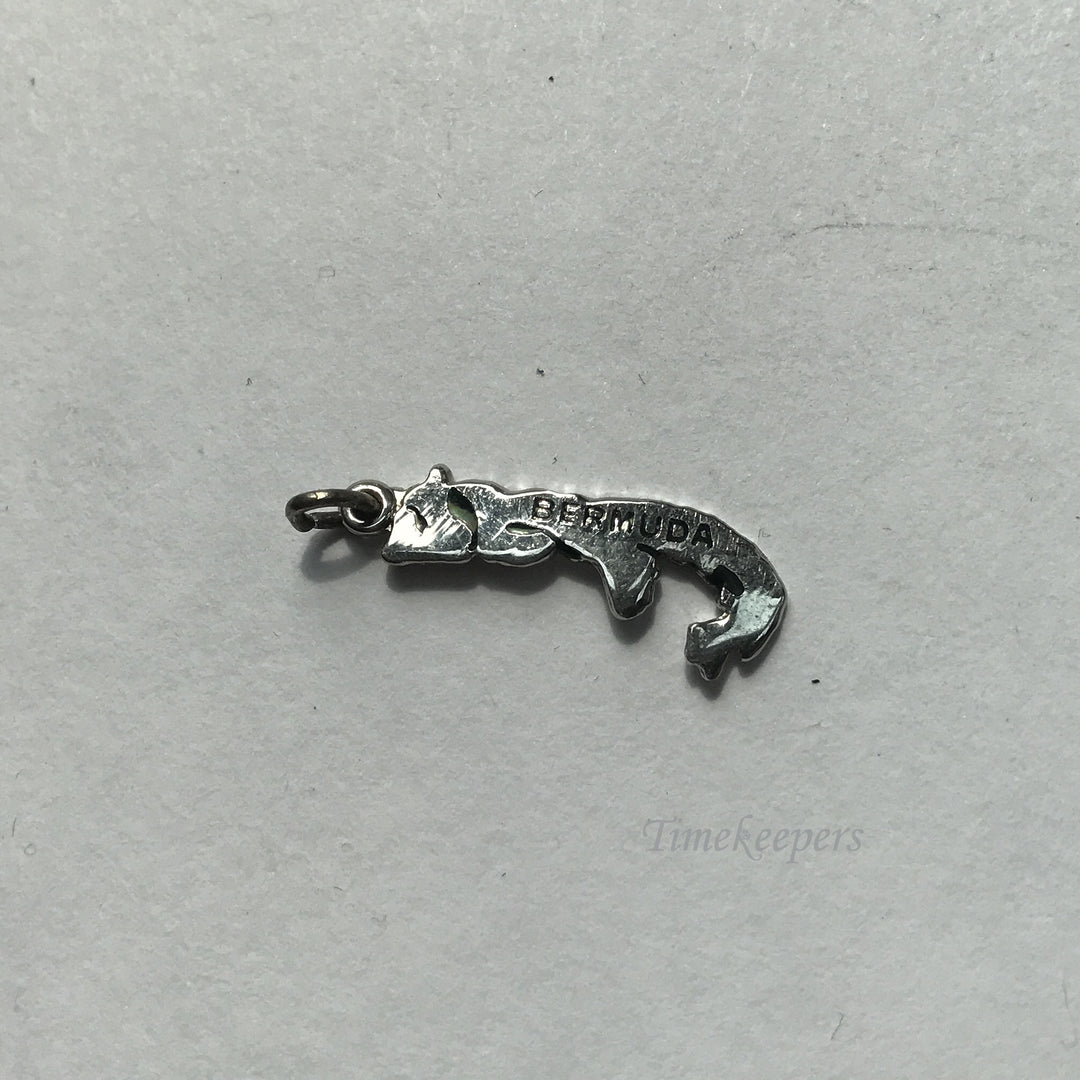 e029 Vintage Sterling Silver Bermuda Shaped Charm Pendant