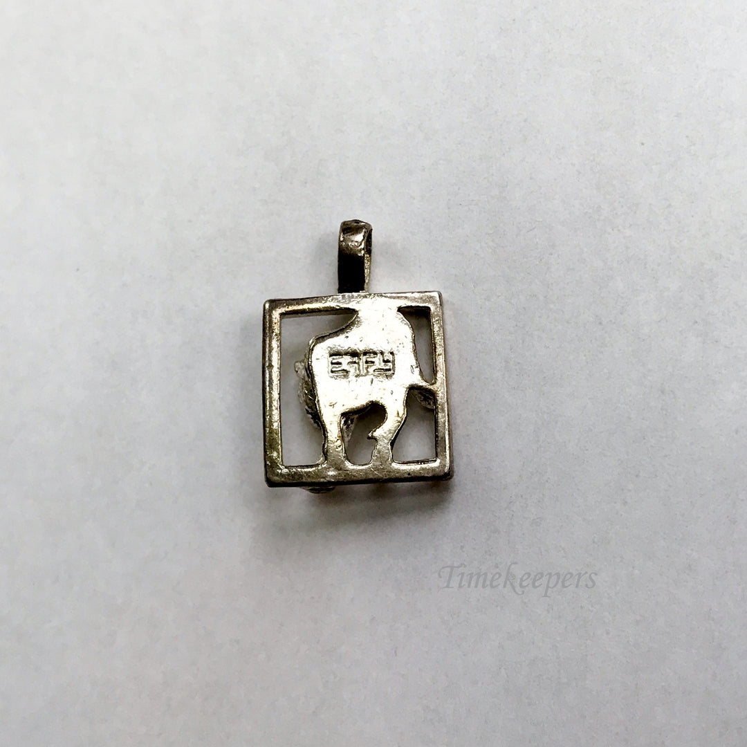 e039 Vintage Silver Tone Walking Animal Charm Pendant