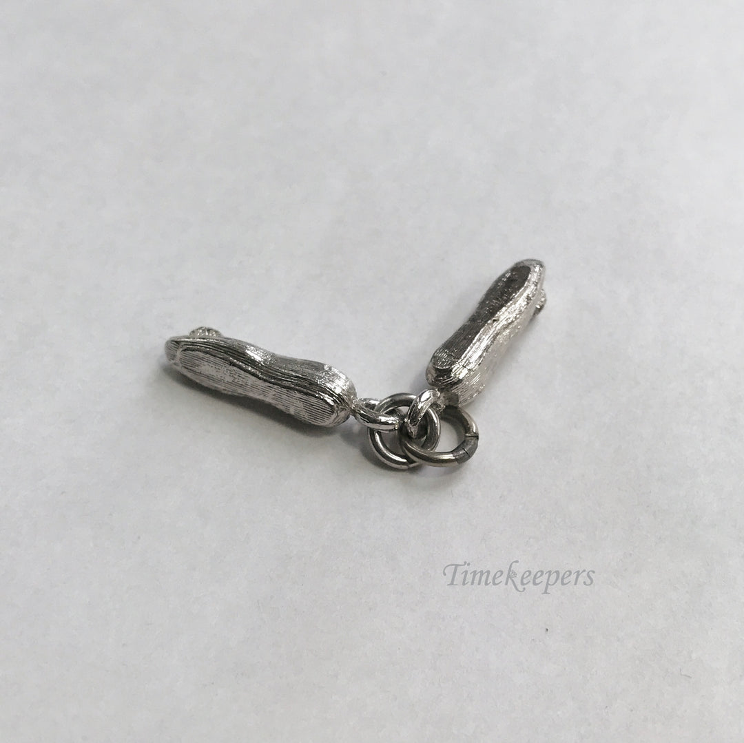 e054 Vintage Silver Tone Ballet Shoes Charm Pendant
