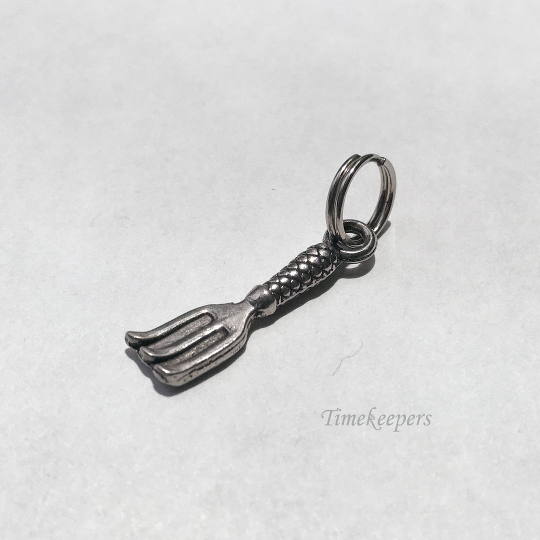 e058 Vintage Silver Tone Fork Charm Pendant
