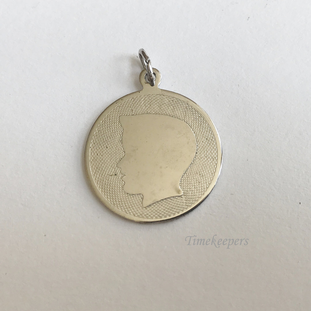e250 Vintage Silver Tone Image of a Boy Round Charm Pendant