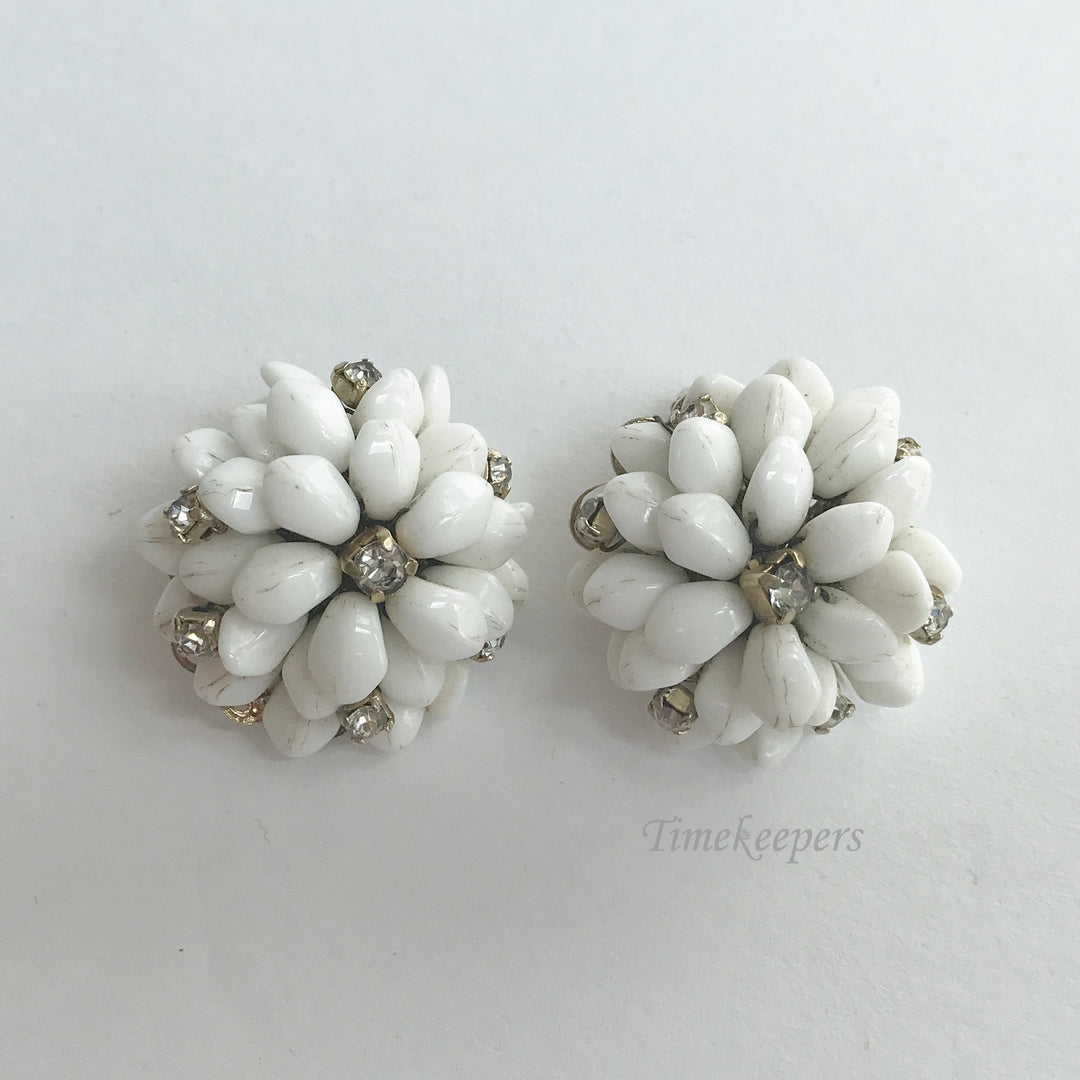 e293 Vintage Original White Floral Cluster Earrings