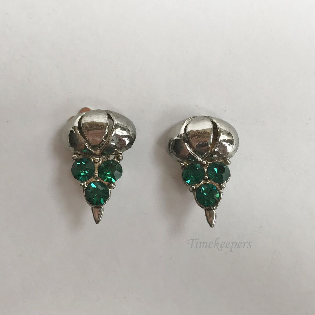 e326 Vintage Classic Silver Tone Green Stone Clip On Earrings