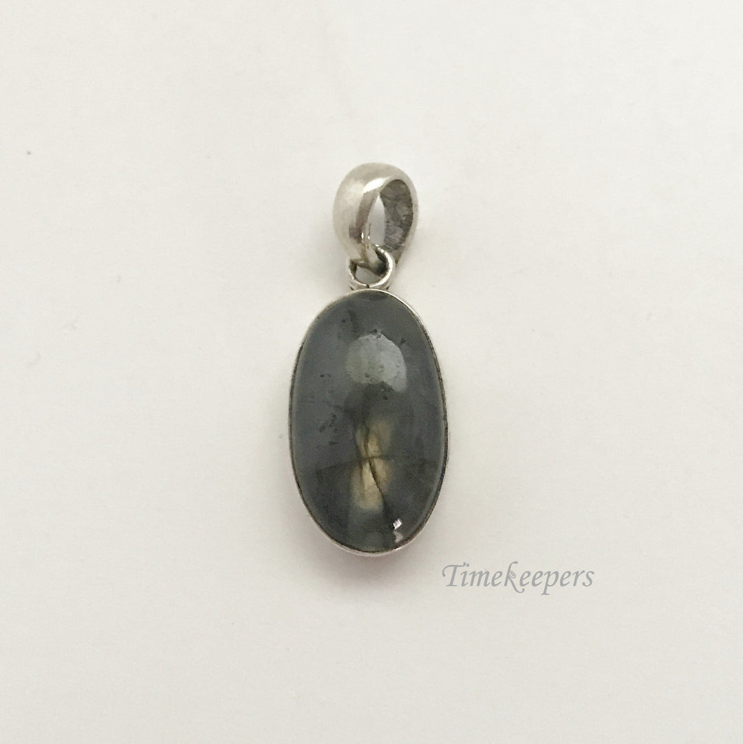 e357 Vintage Sterling Silver Oval Green Stone Pendant