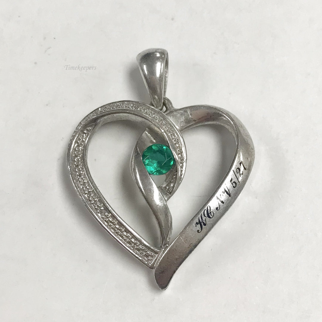 f151 Vintage Sterling Silver Heart Pendant Green Stone