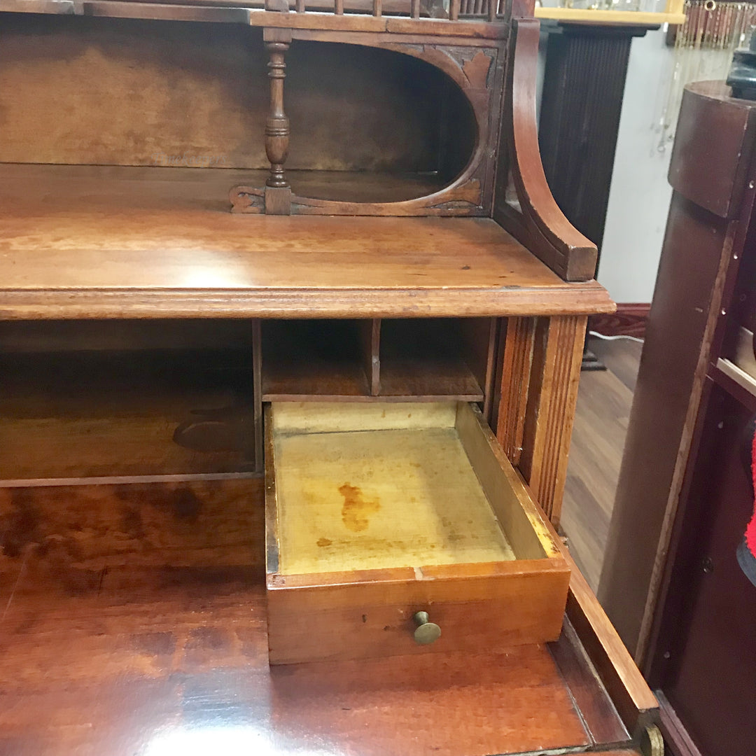 f250 Antique Victorian Era Secretair Oak Office Furniture Desk with a Key