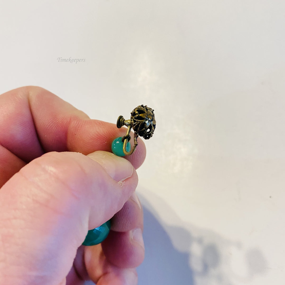 f595 Vintage Gold Tone Green Jade Dangle Screw-on Earrings