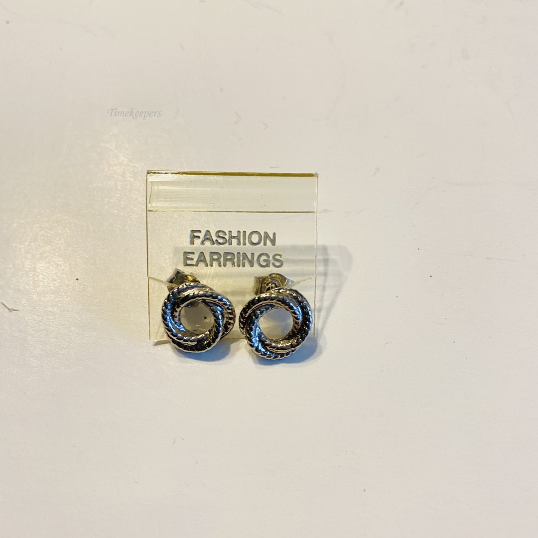 f596 Vintage Silver Tone Round Shape Screw back Earrings